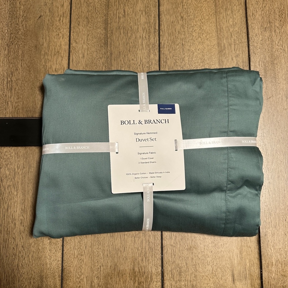 BOLL & BRANCH SIGNATURE
HEMMED DUVET SET FULL/ QUEEN SPRUCE GREEN